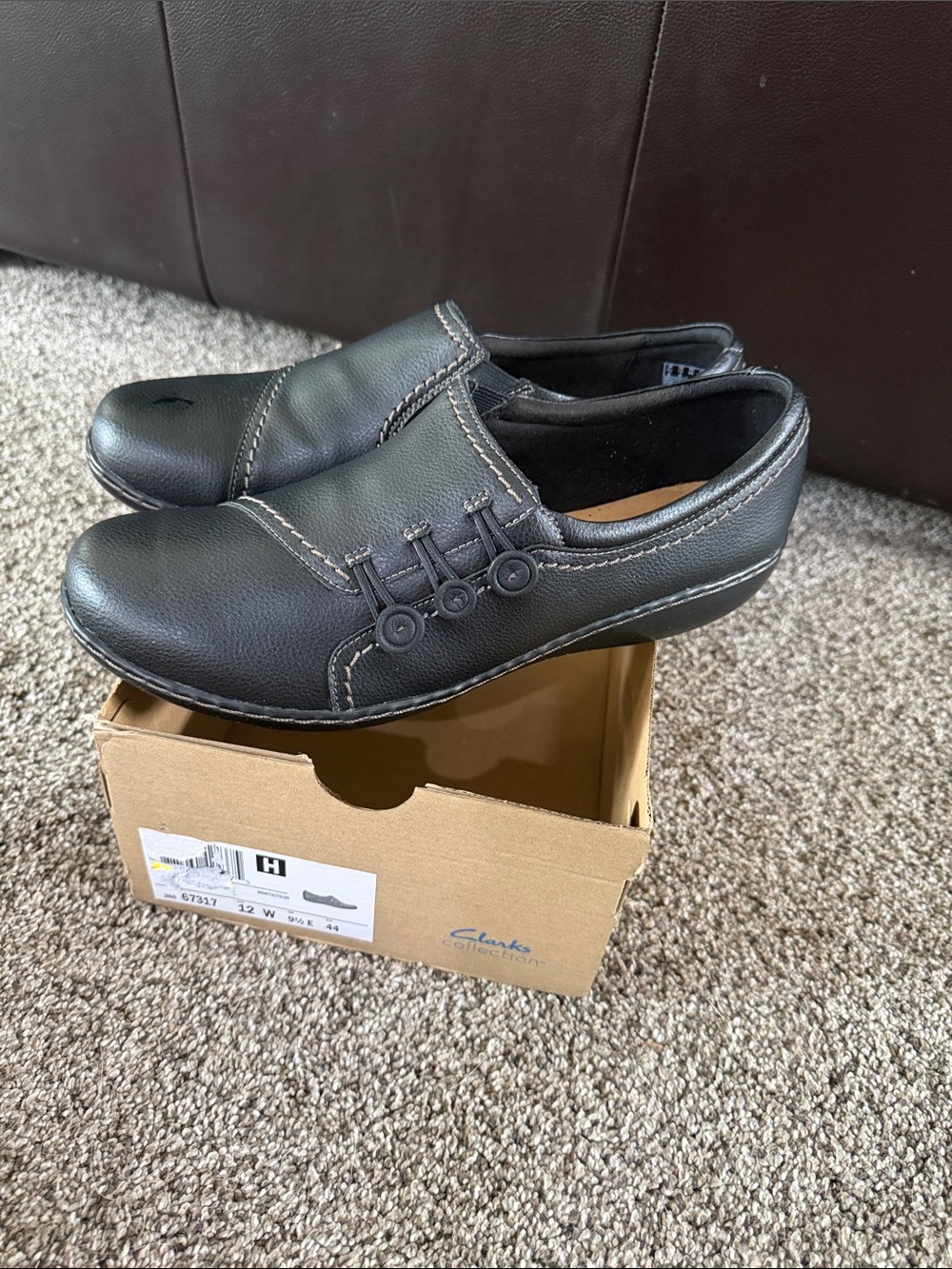 Clarks Ashland Effie Black Slip-On Loafers with Decorative Buttons 12 wide